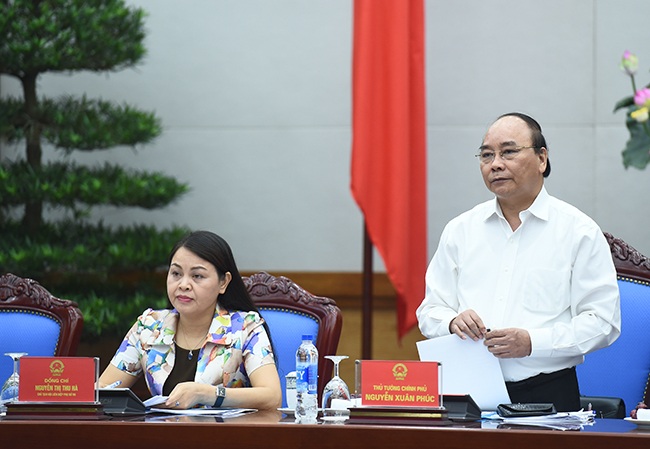 Thủ tướng yêu cầu chú trọng vấn đề phụ nữ khởi nghiệp - 1 Thủ tướng Nguyễn Xuân Phúc phát biểu tại buổi làm việc.