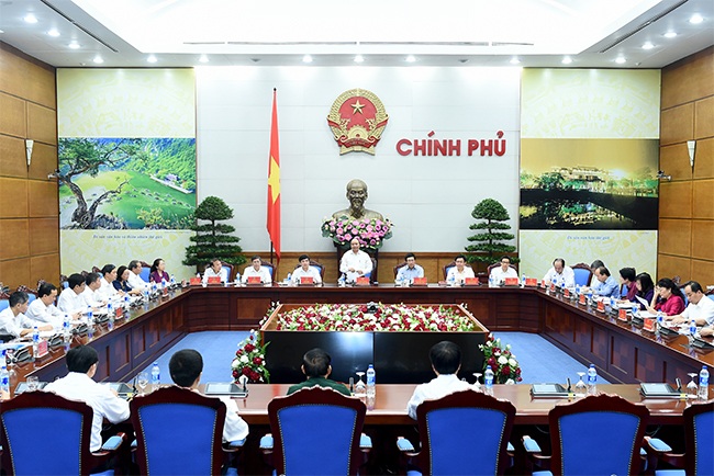 Thủ tướng: Sớm trình Quốc hội khoá mới luật tiền lương tối thiểu - 1 Vấn đề tiền lương, năng suất lao động, cải thiện đời sống công nhân được tập trung thảo luận trong cuộc làm việc.