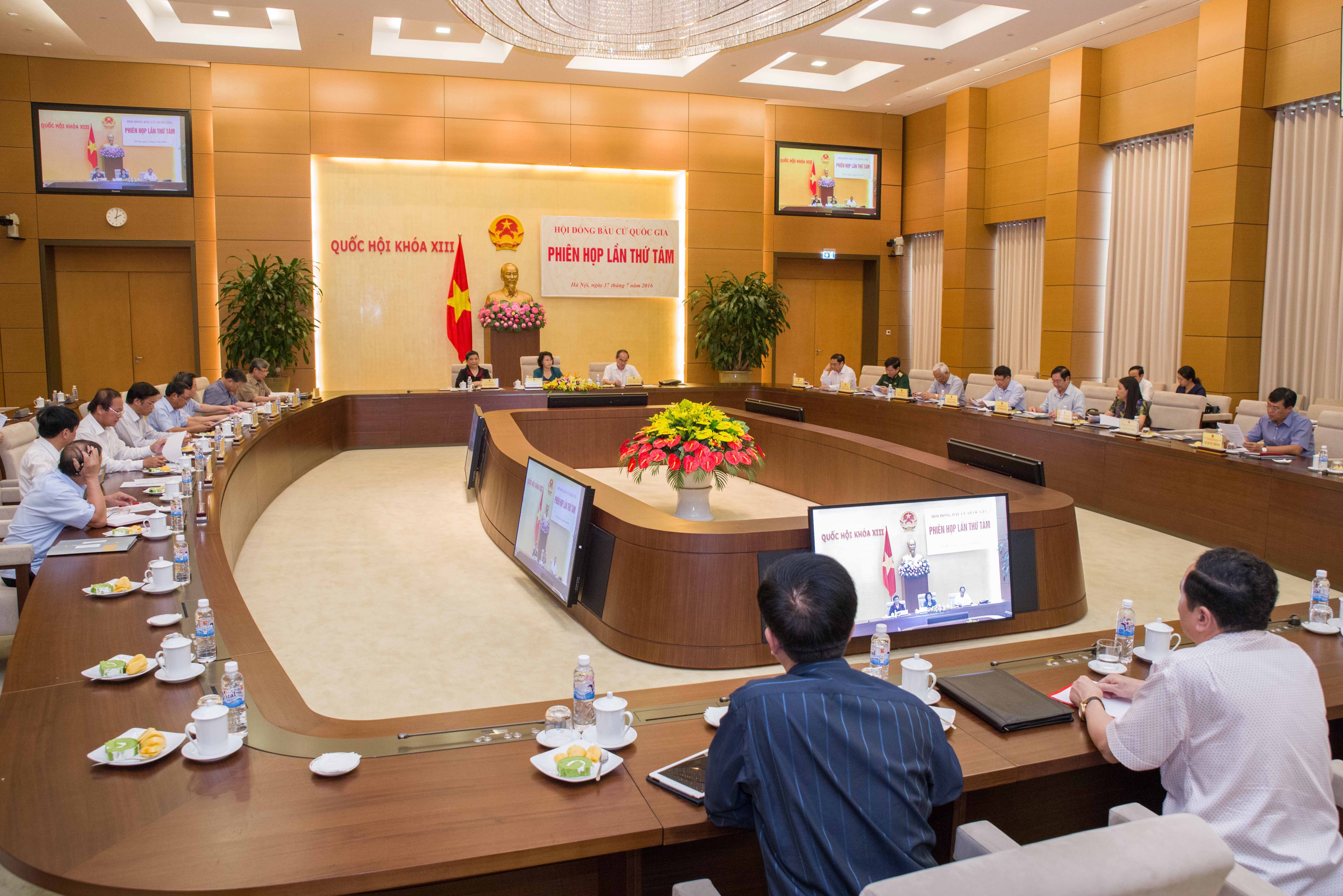 Bà Nguyệt Hường “ỉm” chuyện có 2 quốc tịch nên mất tư cách đại biểu Quốc hội - 2 Phiên họp thứ 8 là phiên họp bất thường của Hội đồng bầu cử quốc gia, do vừa phát hiện vi phạm của bà Nguyệt Hường.