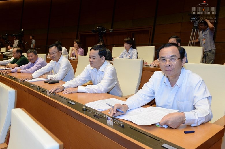 Rút Luật Biểu tình khỏi chương trình xây dựng luật 2 năm tới - 1 Các đại biểu bấm nút thông qua việc điều chỉnh chương trình xây dựng luật, pháp lệnh năm 2016, 2017.