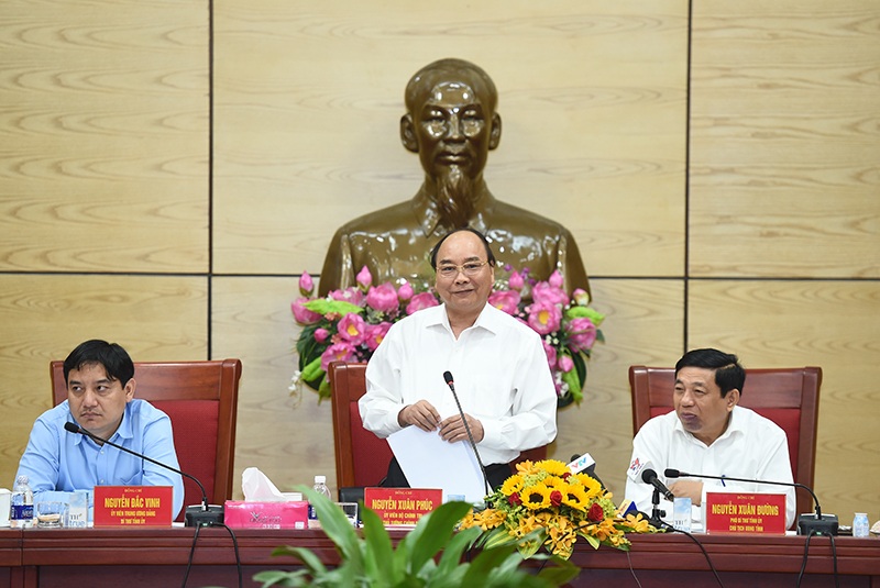 Thủ tướng: Xử lý nghiêm hành vi nhũng nhiễu người dân, doanh nghiệp - 1 Thủ tướng nhấn mạnh việc phát triển doanh nghiệp, giải quyết việc làm mới sẽ là tiêu chí chủ chốt để đánh giá thành tích của Nghệ An thời gian tới.