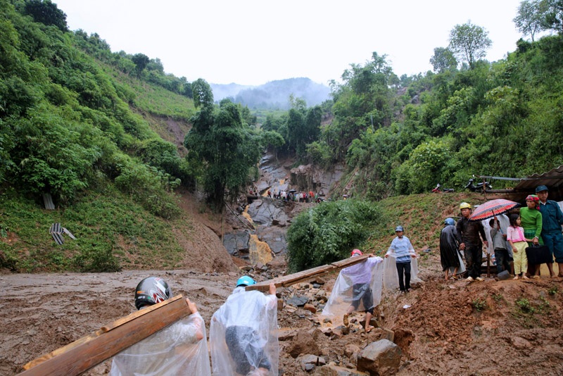 Phó Thủ tướng: Cần lập bản đồ chi tiết khu vực sạt lở đất, lũ quét - 4 Phó Thủ tướng: Cần lập bản đồ chi tiết khu vực sạt lở đất, lũ quét - 4