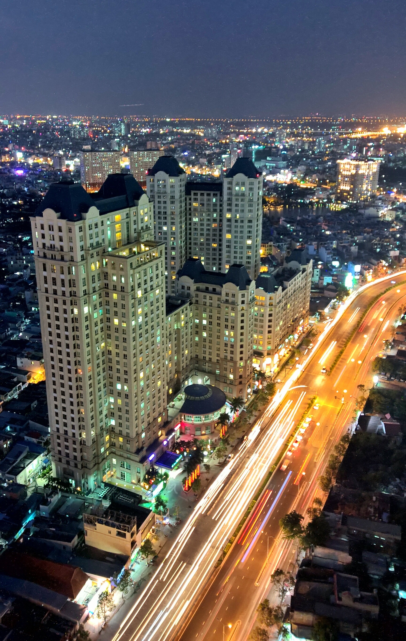 Ảnh dự thi số 5: Sài Gòn lung linh và rực sáng trong đêm! - 7 The Manor - Lumia 930 và chỉnh sửa bởi Snapseed
