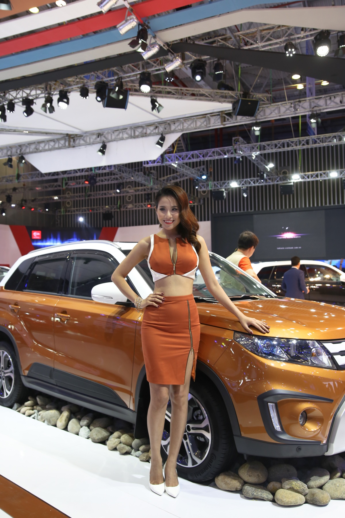 Ngắm dàn chân dài tại Vietnam Motor Show 2015 - 6