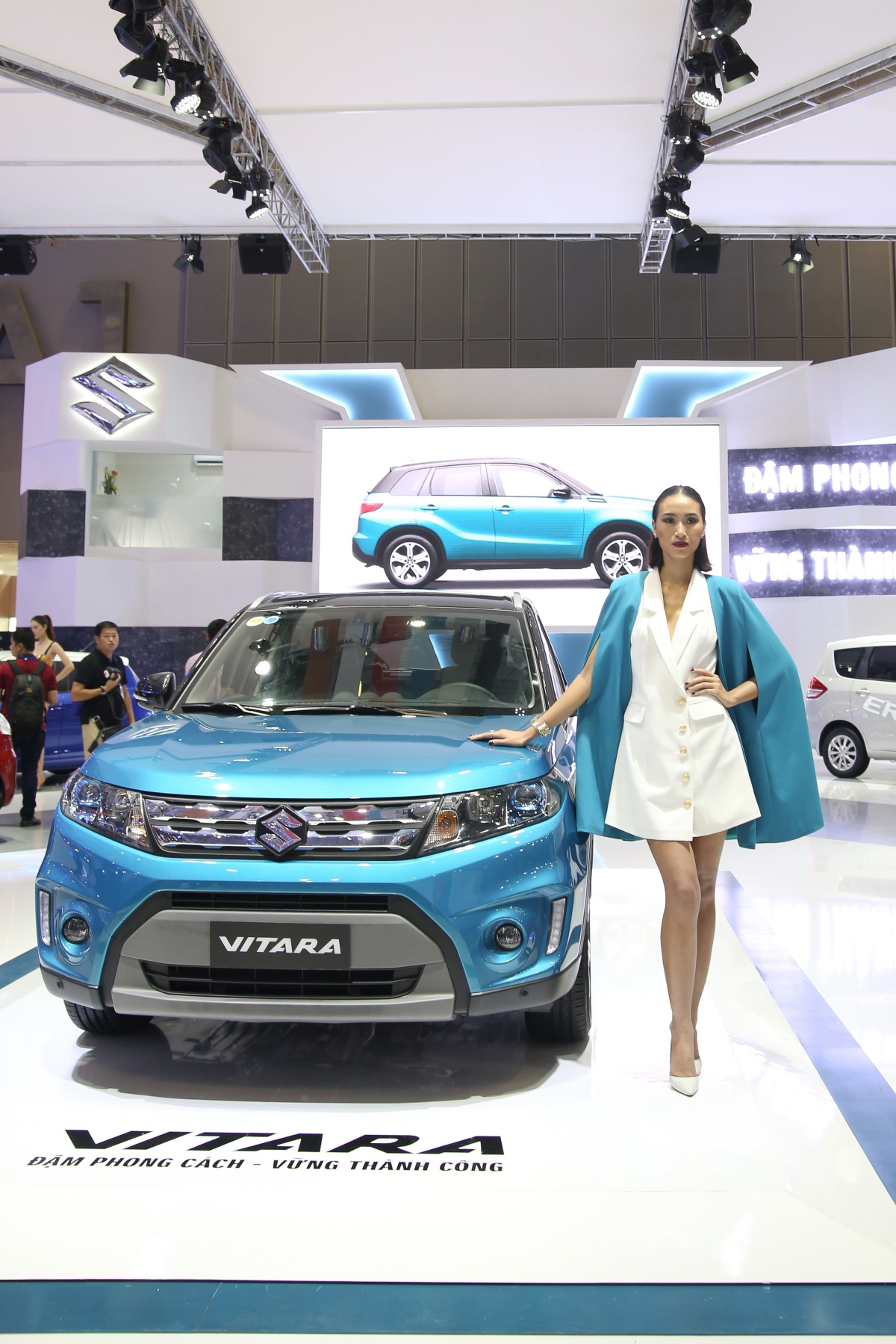 Ngắm dàn chân dài tại Vietnam Motor Show 2015 - 8
