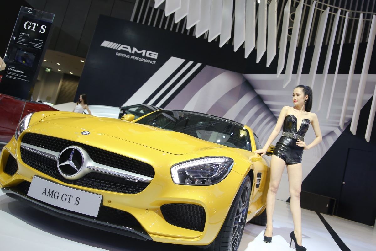 Ngắm dàn chân dài tại Vietnam Motor Show 2015 - 13