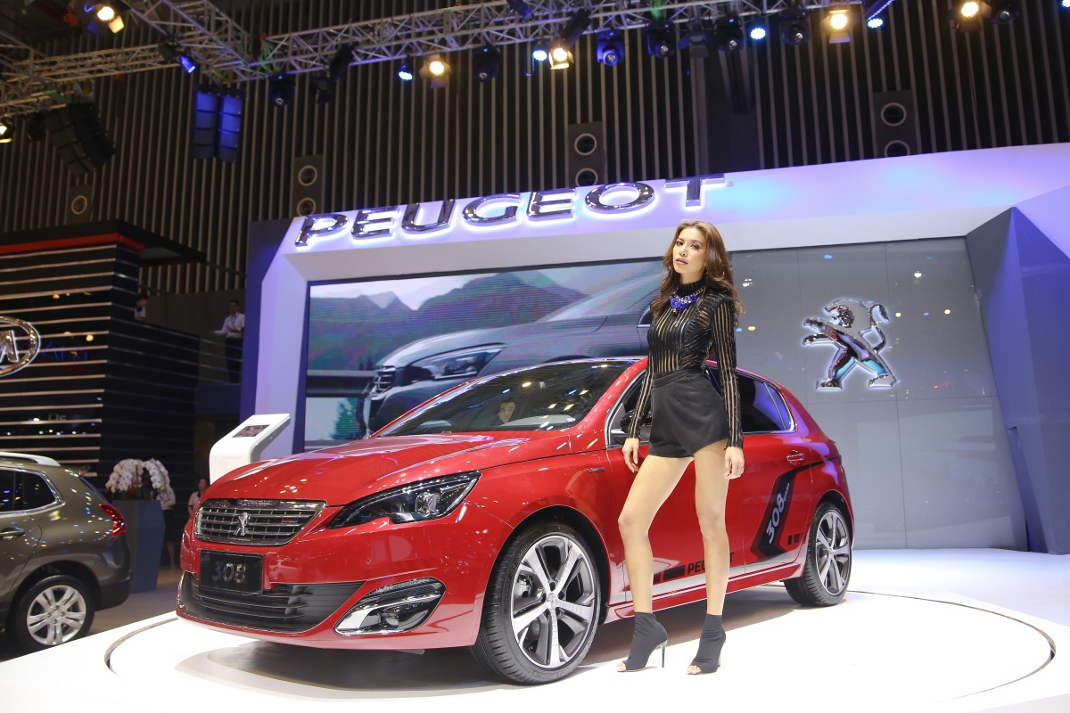 Ngắm dàn chân dài tại Vietnam Motor Show 2015 - 16