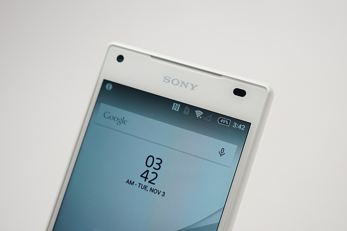Đập hộp Sony Xperia Z5 Compact chính hãng tại Việt Nam - 7 Mặt trước có camera 5 MP