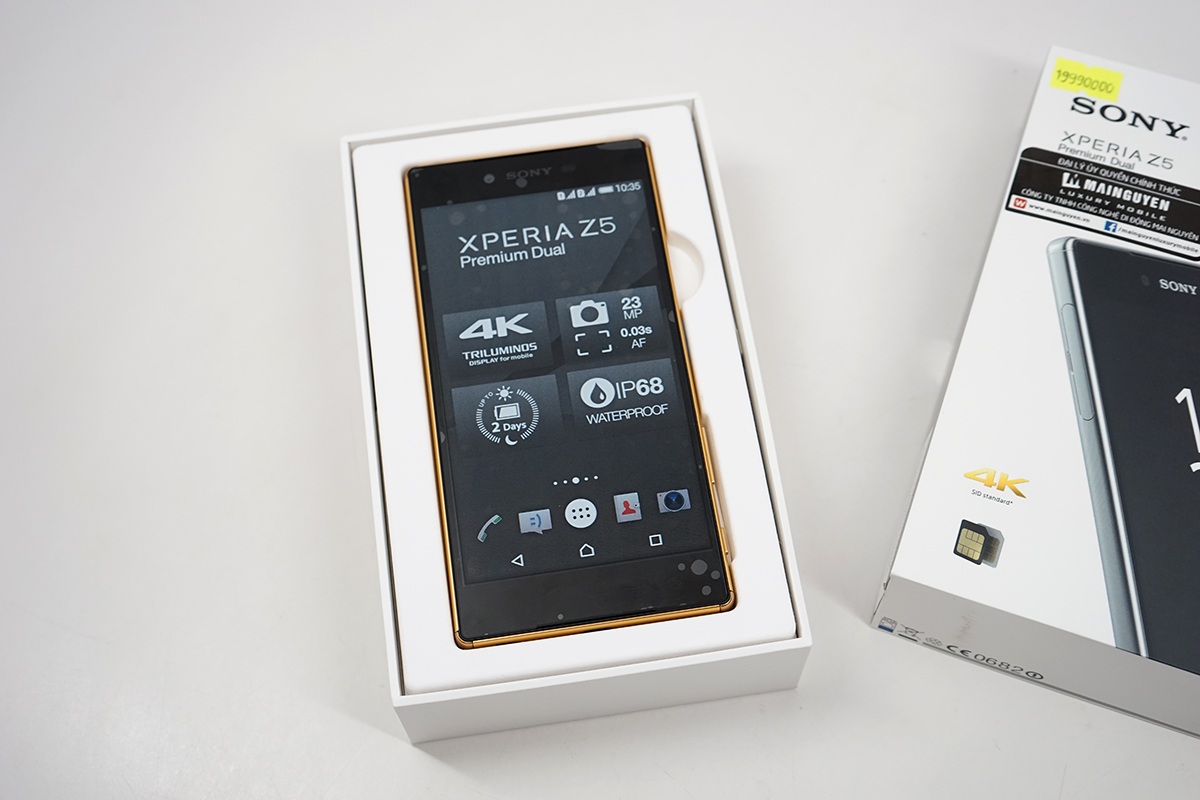 Tiến hành mở hộp Xperia Z5 Premium