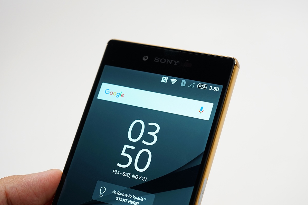 Phía trên là camera phụ 5,1 MP