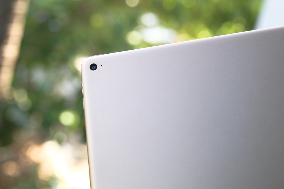 Đập hộp iPad Pro chính hãng giá 19,9 triệu đồng tại Việt Nam - 10 Cận cảnh camera iSight 8 MP