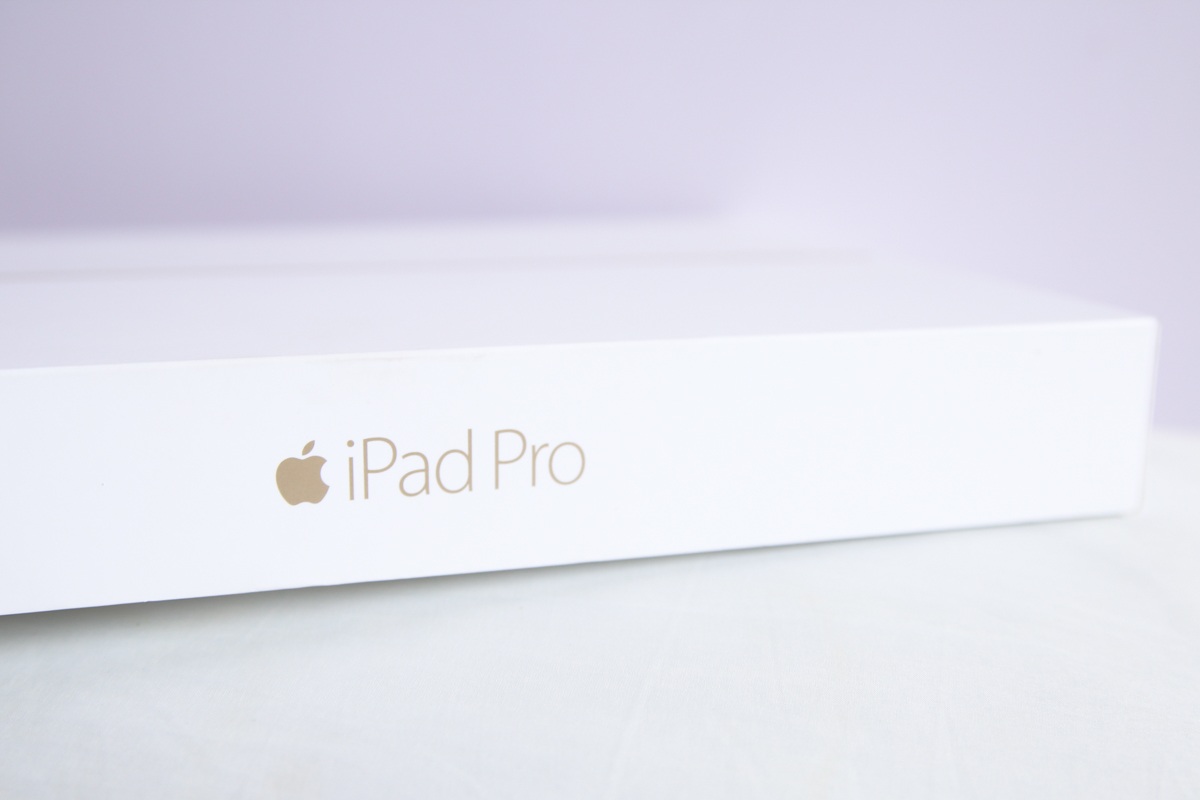 Đập hộp iPad Pro chính hãng giá 19,9 triệu đồng tại Việt Nam - 3 Dòng chữ iPad Pro được in ngoài vỏ hộp