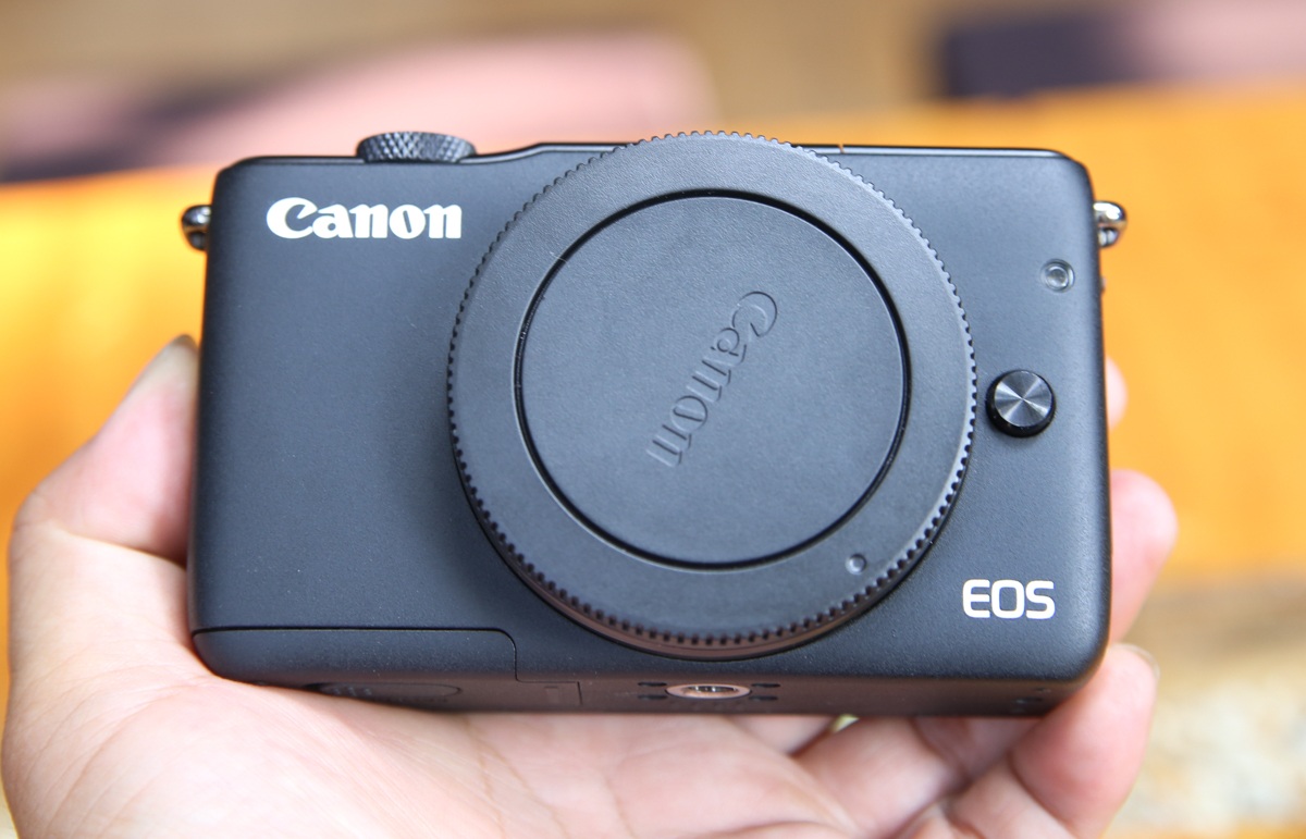 Cận cảnh EOS M10 vừa lên kệ thị trường Việt với giá 12,2 triệu đồng - 2 Cận cảnh EOS M10