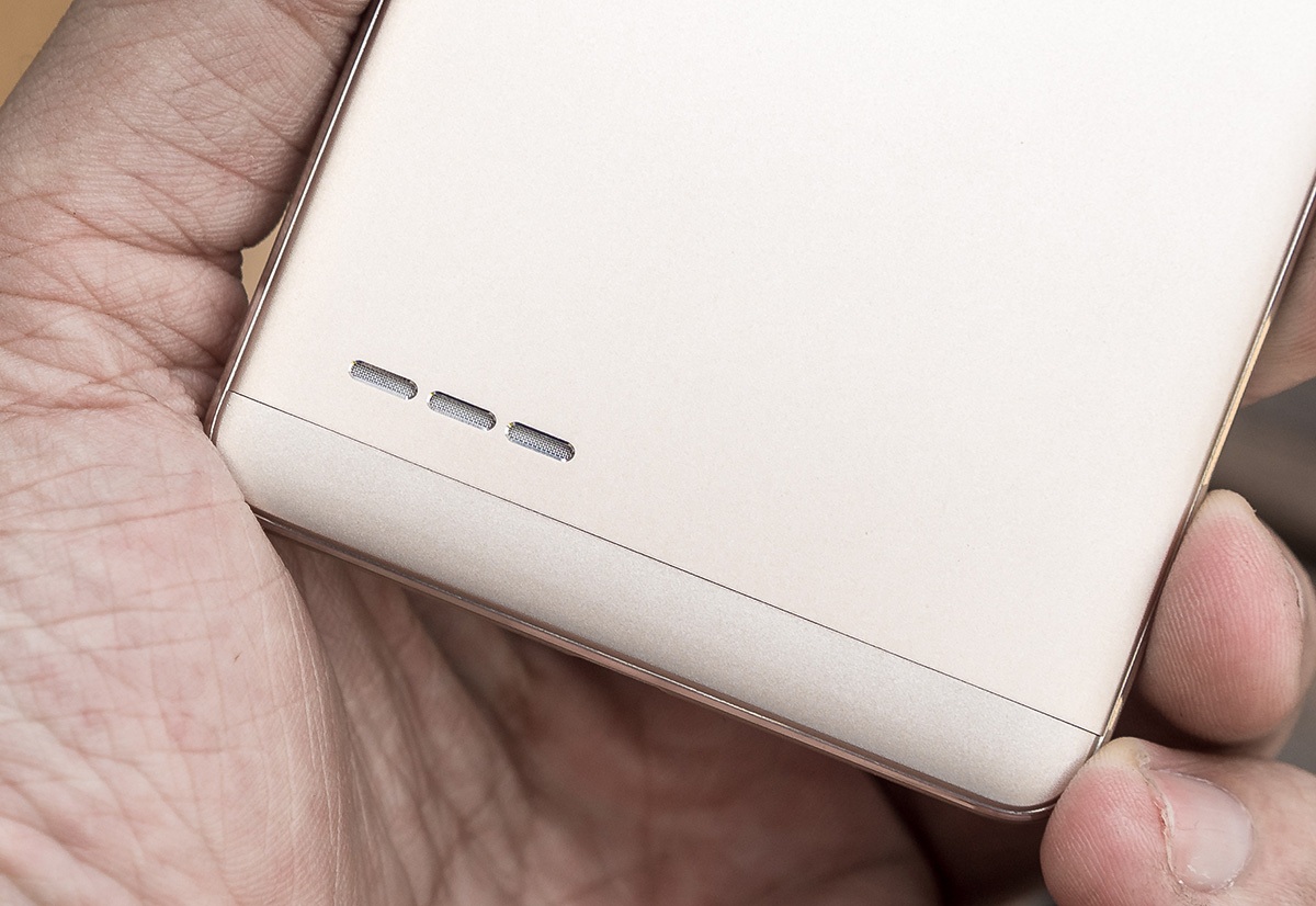 Cận cảnh smartphone F1f mới nhất của Oppo tại Việt Nam - 2 Cận cảnh smartphone F1f mới nhất của Oppo tại Việt Nam - 2