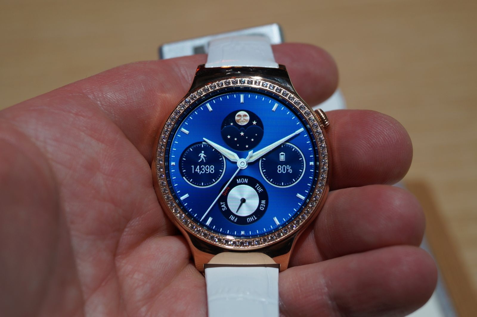 CES 2016: Huawei hợp tác với Swarovski ra mắt đồng hồ thông minh thế hệ mới - 5 Huawei Watch 2016 Jewel