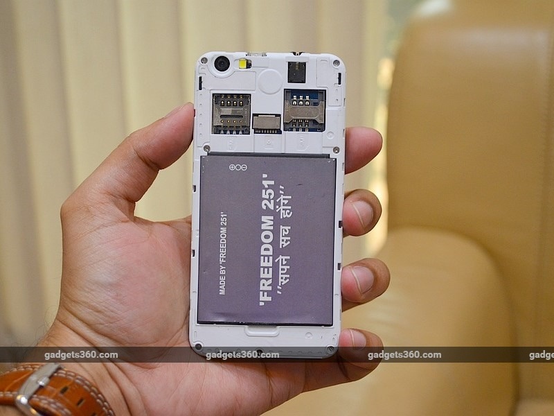 "Đập hộp" smartphone rẻ nhất thế giới giá 80.000 đồng - 10 Nắp lưng có thể tháo rời để thay đổi Pin, SIM và thẻ nhớ