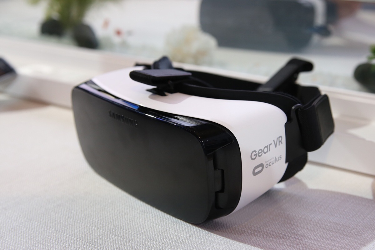 
Để hỗ trợ giải trí đắc lực cho bộ đôi sản phẩm Galaxy S7 và S7 edge, Samsung đã trình làng chiếc kính thực tế ảo thế hệ mới Gear VR tại Việt Nam.
