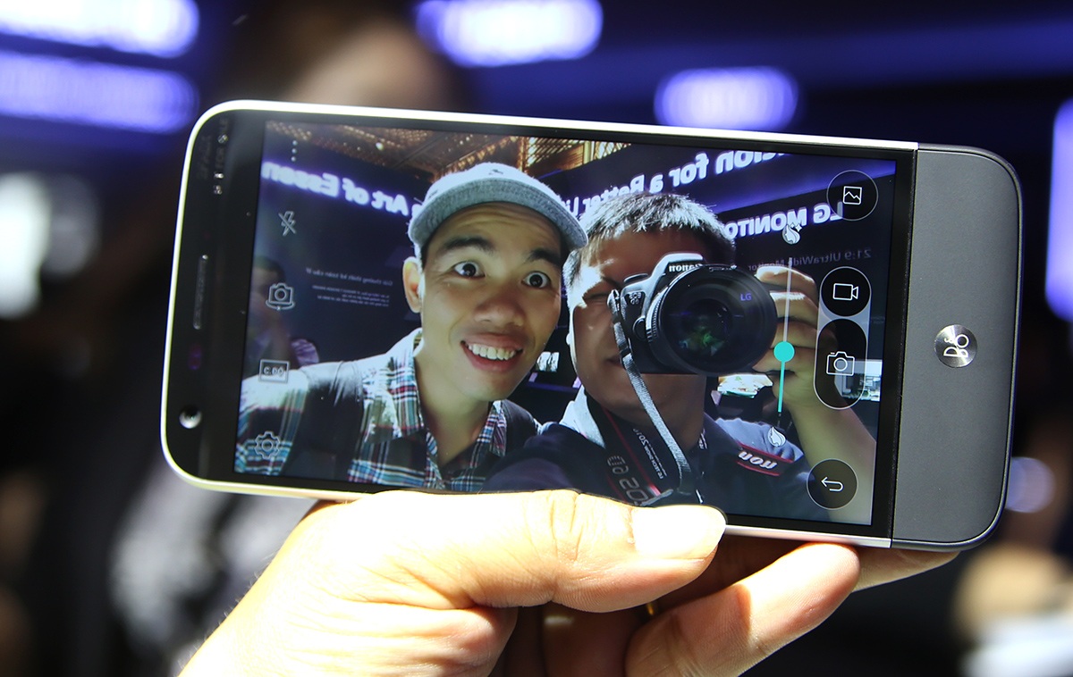 Thử nghiệm chụp ảnh với camera trước có độ phân giải 8 MP