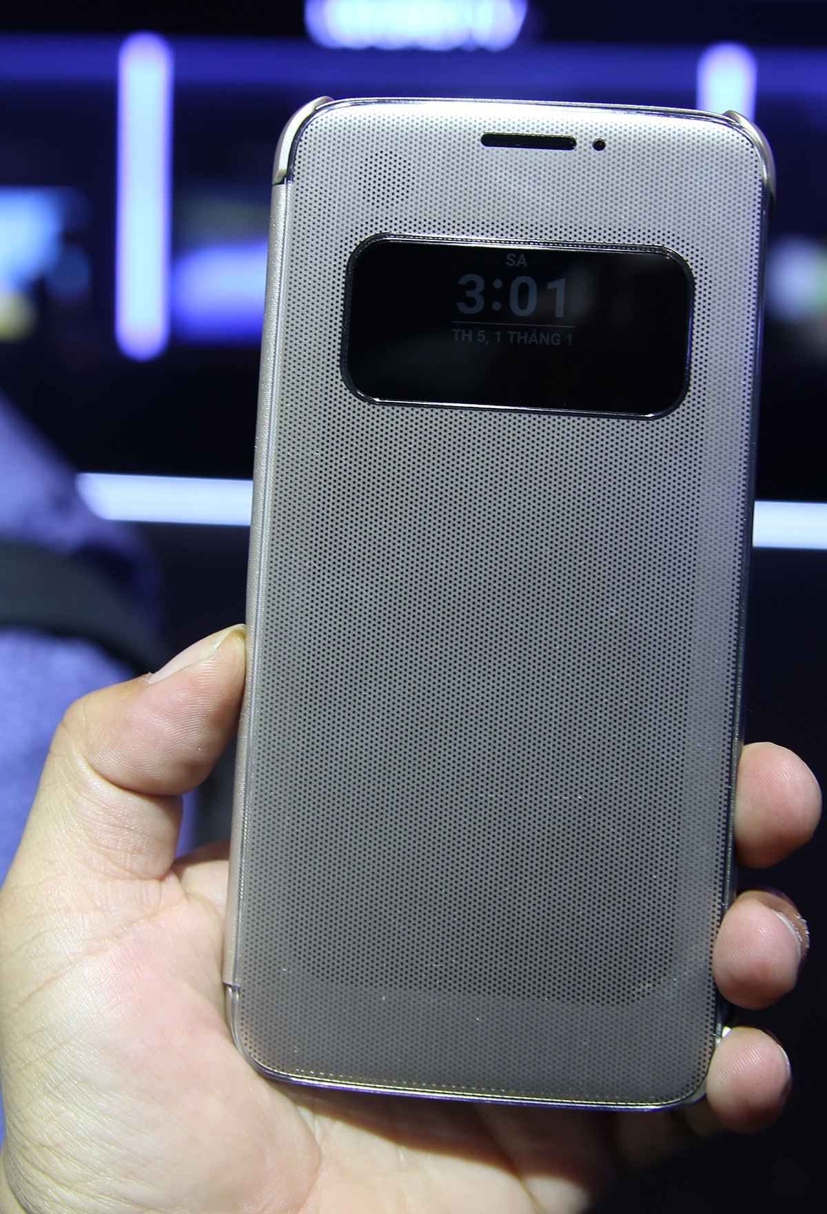 
Phía trước là một ô trống nhỏ để hiển thị thông tin.
