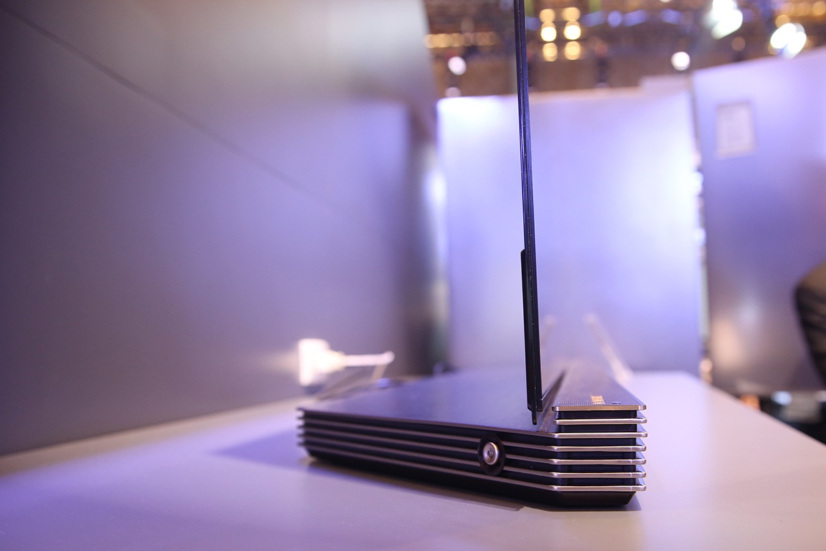 TechShow 2016: Ngắm TV LG OLED siêu mỏng 2,57mm - 3
