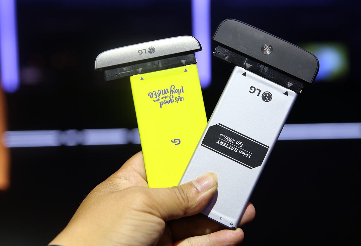 
Người dùng có thể thêm vào các mô-đun khác như mô-đun B&O để nghe nhạc (mô-đun bên phải).
