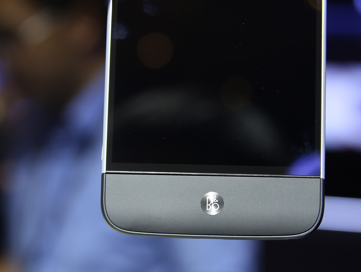 
Tiến hành gắn Mô-đun B&O vào thiết bị.
