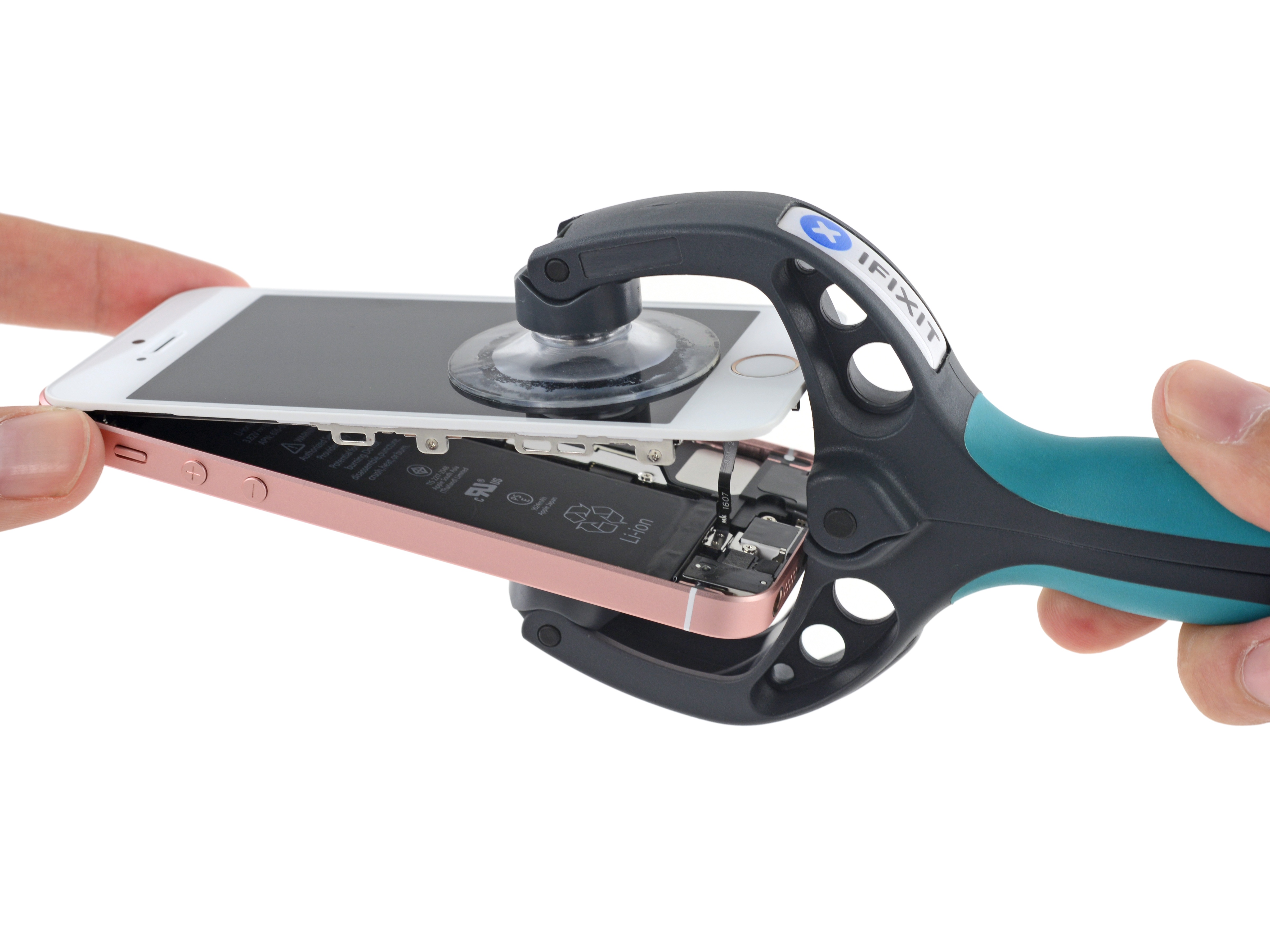 "Mổ xẻ" khám phá bên trong iPhone SE - 5 Dùng công cụ chuyên dụng để tháo màn hình. Chú ý dây cáp kết nối với phím Home