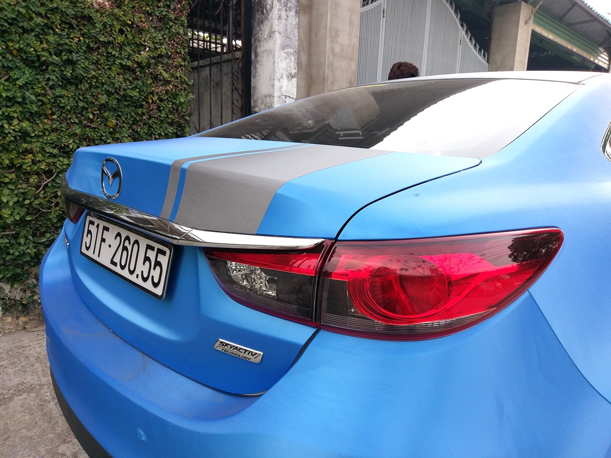 Ngắm chiếc Mazda6 "độ" màu xanh dương lạ mắt ở TPHCM - 6 Ngắm chiếc Mazda6 "độ" màu xanh dương lạ mắt ở TPHCM - 6