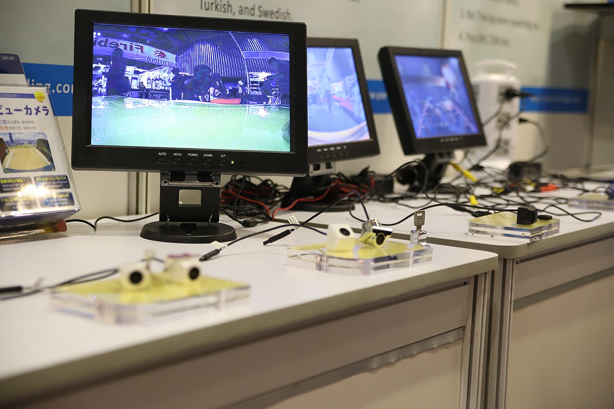 Gian hàng này chuyên giới thiệu các camera gắn cho xe hơi