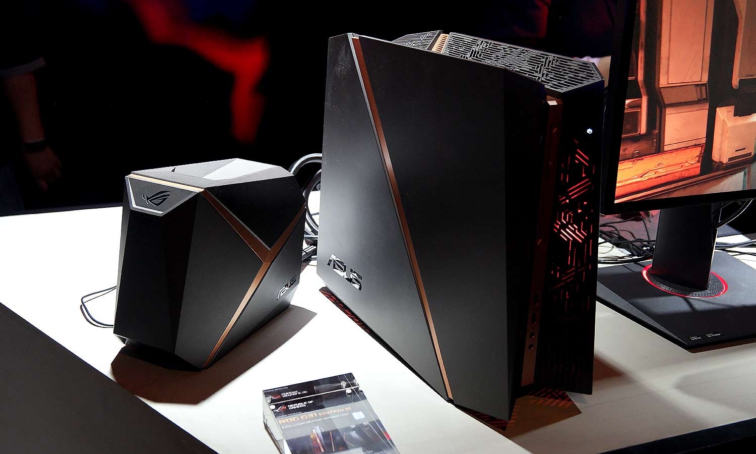 Ngắm bộ đôi máy tính chơi game "khủng" của Asus vừa trình làng - 4 Ngắm bộ đôi máy tính chơi game "khủng" của Asus vừa trình làng - 4