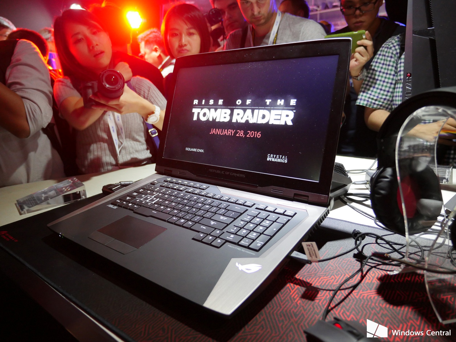 Ngắm bộ đôi máy tính chơi game "khủng" của Asus vừa trình làng - 1 Ngắm bộ đôi máy tính chơi game "khủng" của Asus vừa trình làng - 1