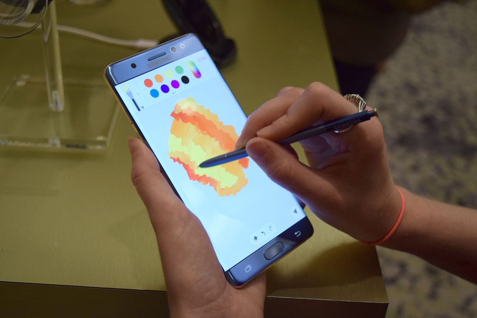 Hình ảnh thực tế Samsung Galaxy Note7, lên kệ từ ngày 19/8 - 7 Hình ảnh thực tế Samsung Galaxy Note7, lên kệ từ ngày 19/8 - 7