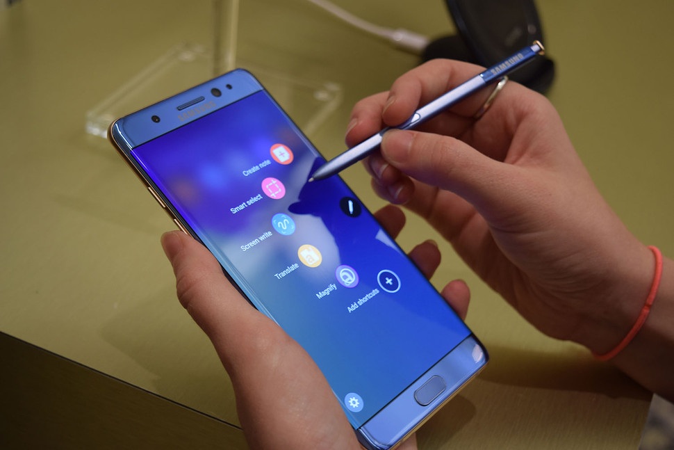 Hình ảnh thực tế Samsung Galaxy Note7, lên kệ từ ngày 19/8 - 8 Hình ảnh thực tế Samsung Galaxy Note7, lên kệ từ ngày 19/8 - 8