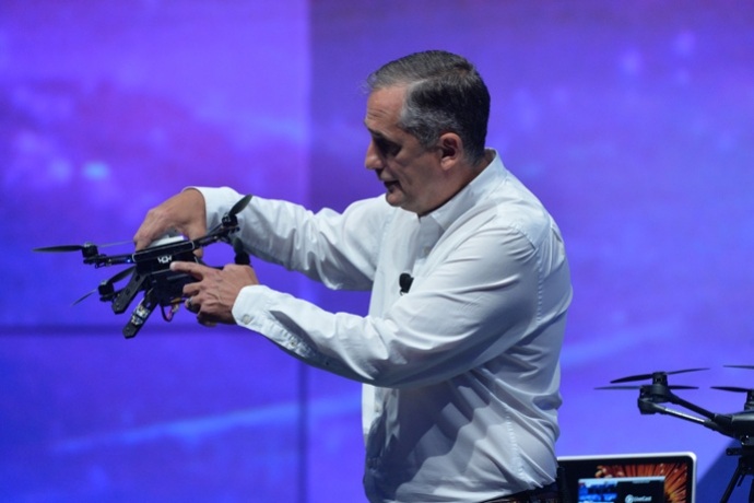 Intel giới thiệu loạt giải pháp thực tế ảo mới tại IDF 2016 - 3 Intel giới thiệu loạt giải pháp thực tế ảo mới tại IDF 2016 - 3