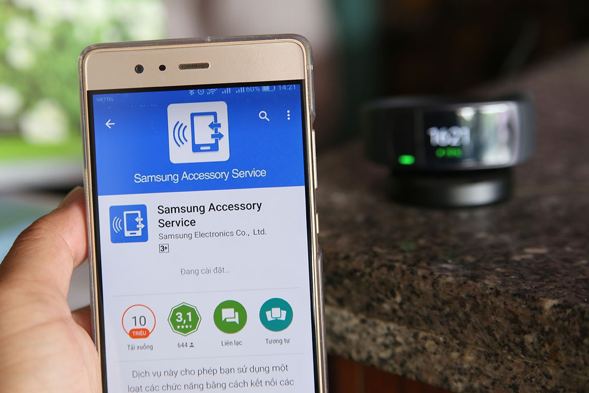 Ngay lúc này đây, thiết bị sẽ yêu cầu bạn cài đặt thêm tập tin Samsung Accesory Service - Người dùng bấm và cài đặt tập tin này