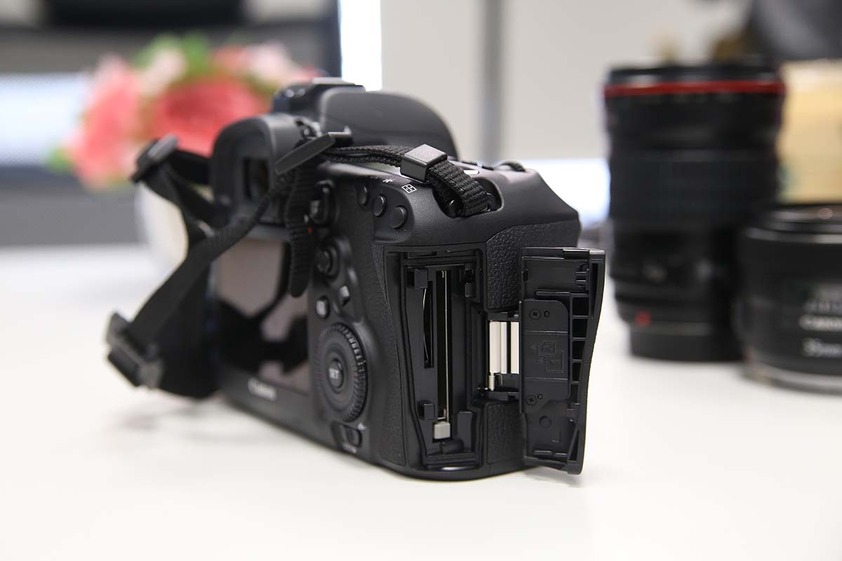 Cận cảnh Canon 5D Mark IV đầu tiên tại Việt Nam, nâng cấp đáng kể - 7