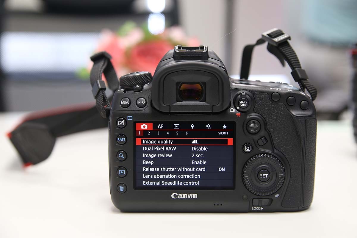 Cận cảnh Canon 5D Mark IV đầu tiên tại Việt Nam, nâng cấp đáng kể - 5
