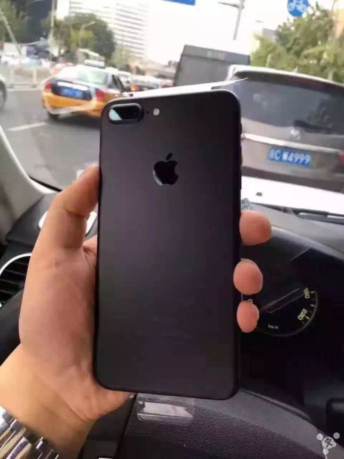 Hình ảnh vỏ hộp iPhone 7 Jet Black đầu tiên trên thế giới được tiết lộ - 4 Hình ảnh vỏ hộp iPhone 7 Jet Black đầu tiên trên thế giới được tiết lộ - 4