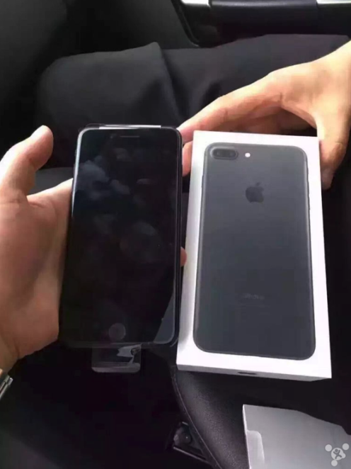 Hình ảnh vỏ hộp iPhone 7 Jet Black đầu tiên trên thế giới được tiết lộ - 3 Hình ảnh vỏ hộp iPhone 7 Jet Black đầu tiên trên thế giới được tiết lộ - 3