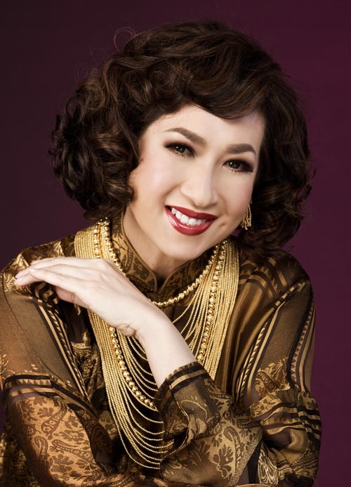 Ý Lan mang “Sa mạc tình yêu” đi khắp cả nước kỷ niệm 25 năm âm nhạc - 2 “Bà hoàng sân khấu” Ý Lan