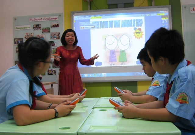 TPHCM tuyển dụng giáo viên tiếng Anh - 1 Giờ học tiếng Anh của học sinh Trường tiểu học Trần Hưng Đạo, Q.1, TPHCM (Ảnh: Hoài Nam)