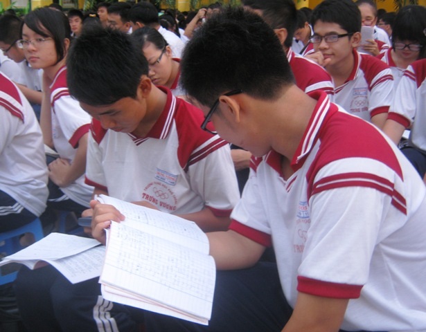 Phụ huynh thở phào vì hết học thêm bị động - 1 Việc tổ chức dạy thêm trong nhà trường gây áp lực lớn đối với phụ huynh và học sinh