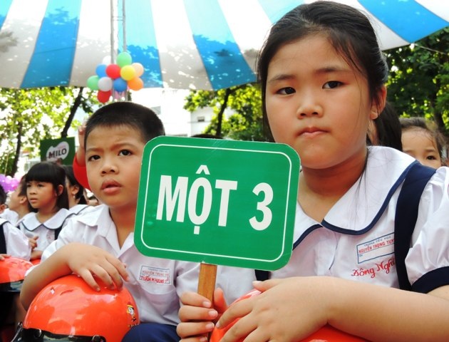 Giáo viên bản ngữ phải gọi học sinh bằng tên tiếng Việt - 2 Học sinh lớp 1 ở TPHCM sẽ có nguyên học kỳ 1 làm quen với môn tiếng Anh (Ảnh: Hoài Nam)
