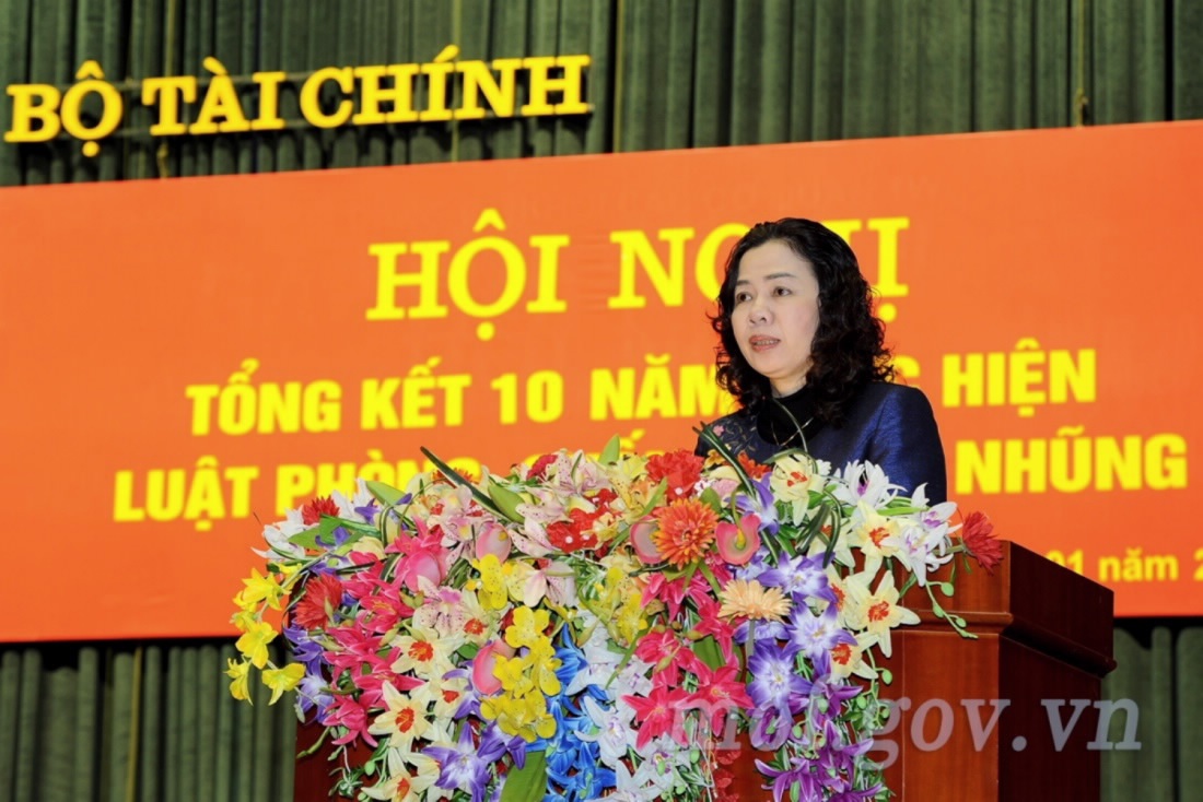 Cán bộ tài chính có tham nhũng nhưng “thiệt hại thấp!” - 1 Thứ trưởng Vũ Thị Mai cho rằng, “cần sửa đổi quy định pháp luật theo hướng khi xác định hình phạt, việc hoàn trả tài sản cần được xem là một tình tiết bắt buộc chứ không phải tình tiết giảm nhẹ”.