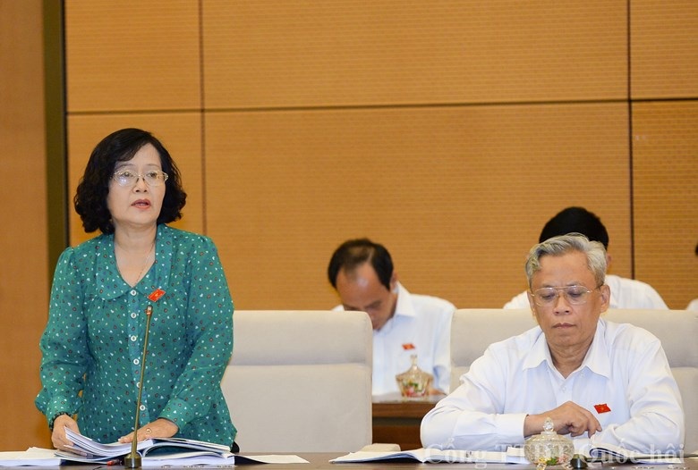 Môi trường kinh doanh: "Đất lành chim đậu, chim chưa đậu đã nhậu hết chim" - 1 Đại biểu Trần Thị Quốc Khánh cho rằng, phát triển doanh nghiệp trong một môi trường nặng tính xin - cho là không dễ