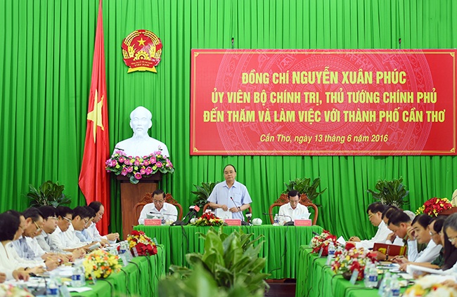 Thủ tướng: Đưa Cần Thơ trở thành một thủ phủ khởi nghiệp - 1 Thủ tướng làm việc với các lãnh đạo chủ chốt của thành phố Cần Thơ