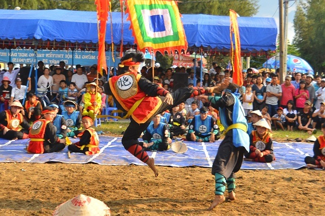 Những màn biểu diễn võ thuật hấp dẫn trong trận đấu cờ người - 3 Những màn biểu diễn võ thuật hấp dẫn trong trận đấu cờ người - 3