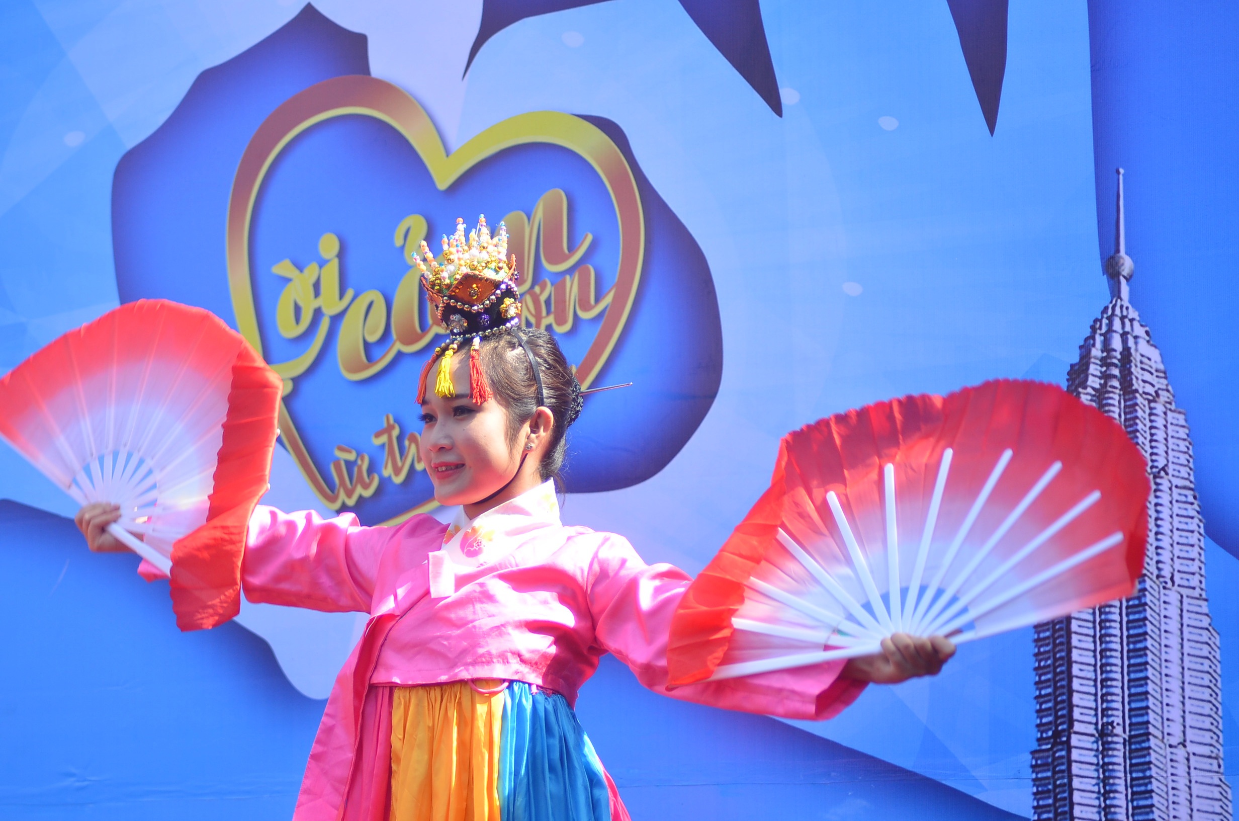 Không gian văn hóa đa sắc màu.