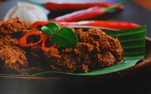 Cà ri khô Indonesia.