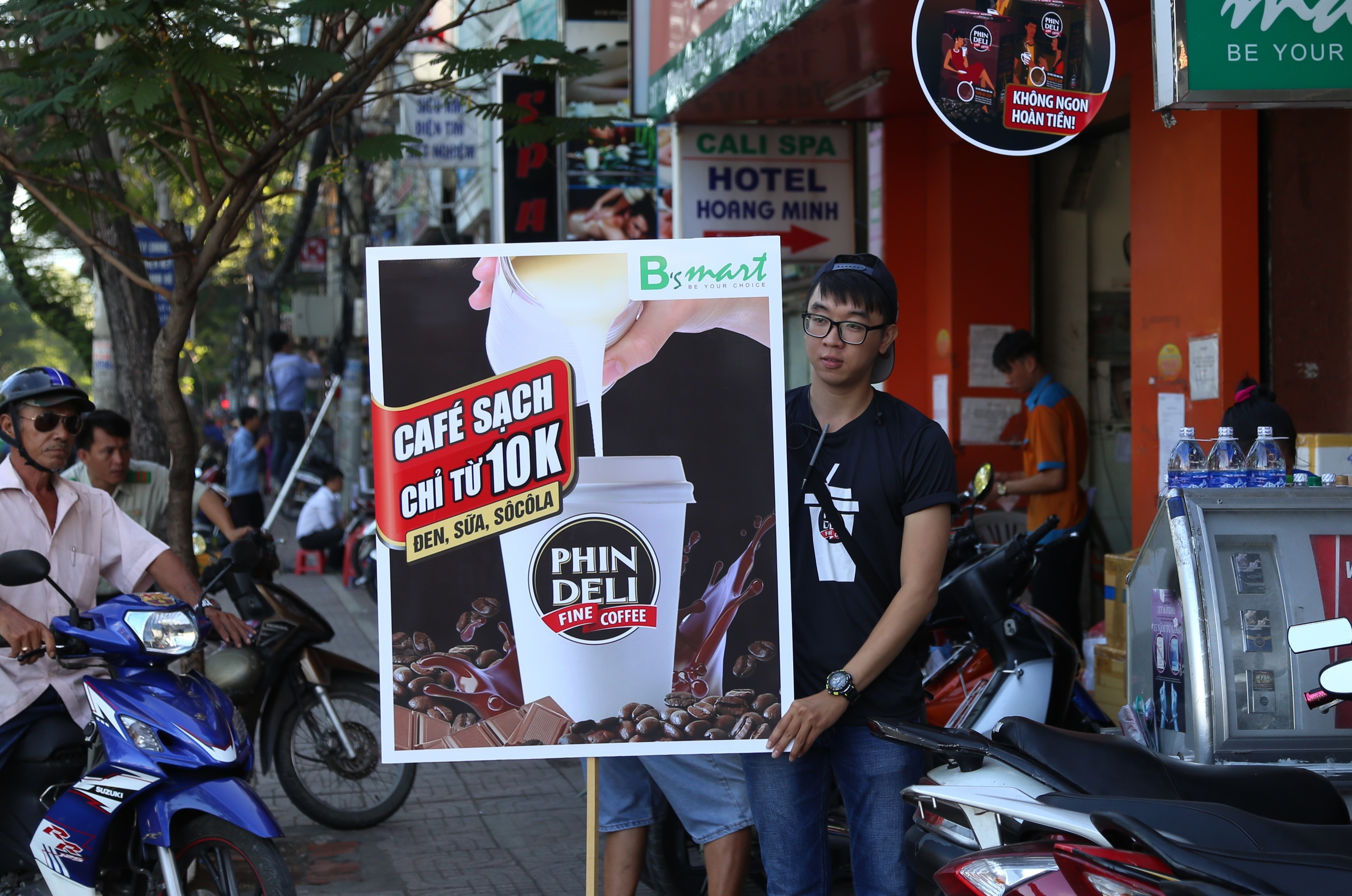 Hoạt động quảng bá cà phê sạch PhinDeli tại chuỗi 106 cửa hàng B’s Mart.